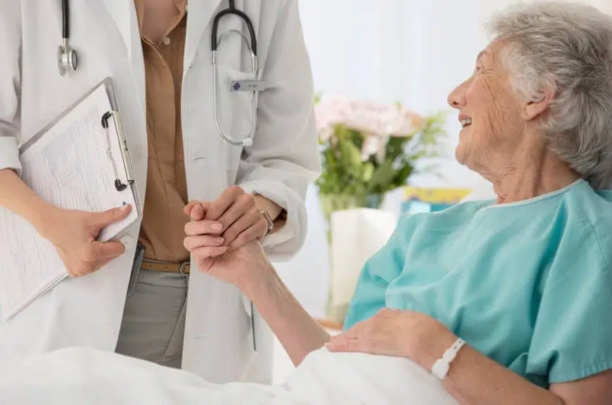 Quels sont les bénéfices d'une hospitalisation de jour gériatrique en clinique SMR ? | Clinalliance | SMR