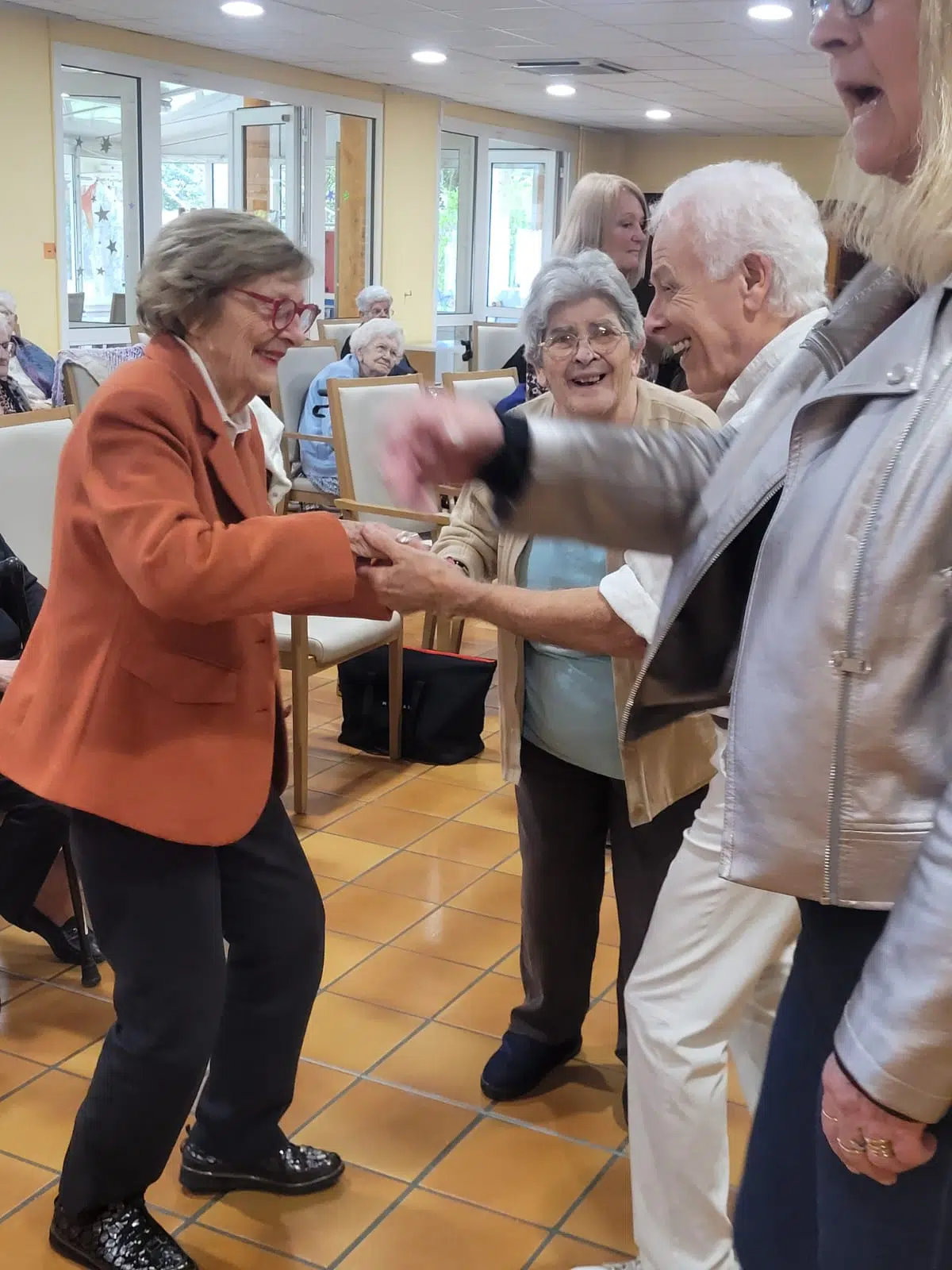 L'un des après-midis de plaisir, chant, danse et autres dans l'Ehad Lieusaint de Clinalliance