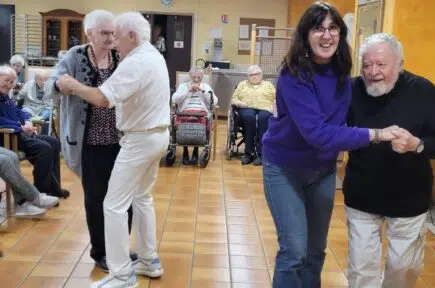 Le célèbre Gérard Curci enflame un après-midi dans la résidence Lieusaint. une Epahd du réseau Clinalliance