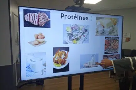 Écran affichant diverses sources de protéines | Clinalliance Paris