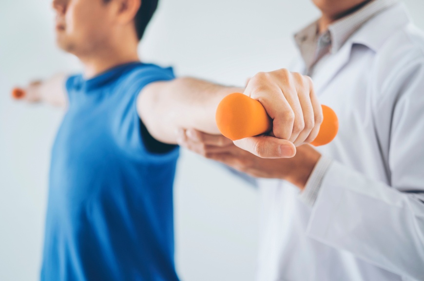 Clinalliance Sport vous explique comment se déroule la rééducation pour les sportifs après une luxation d’épaule.